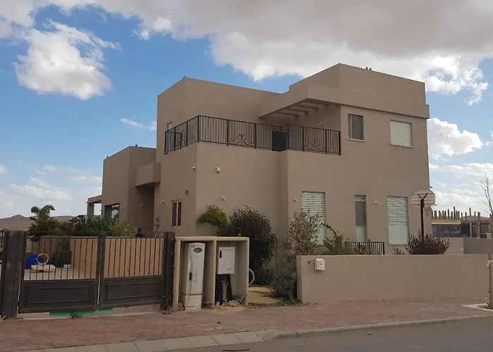 בית בלב מדבר Little House In The Desert